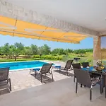 فيلة Mia With Heated Pool, Billiards And Large Garden - By Ta Leut Agency