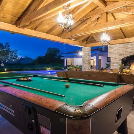 빌라 Mia With Heated Pool, Billiards And Large Garden - By Ta Leut Agency