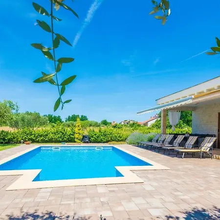 Mia With Heated Pool, Billiards And Large Garden - By Ta Leut Agency فيلة *
