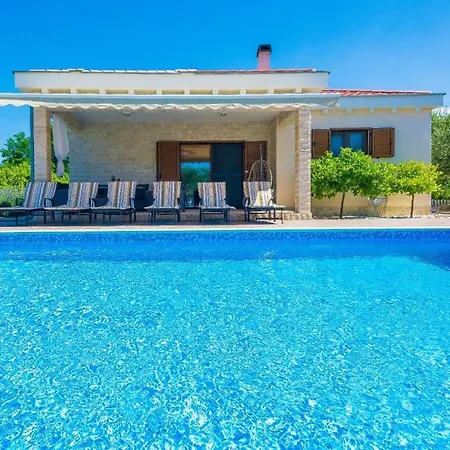 Mia With Heated Pool, Billiards And Large Garden - By Ta Leut Agency 프리블라카
