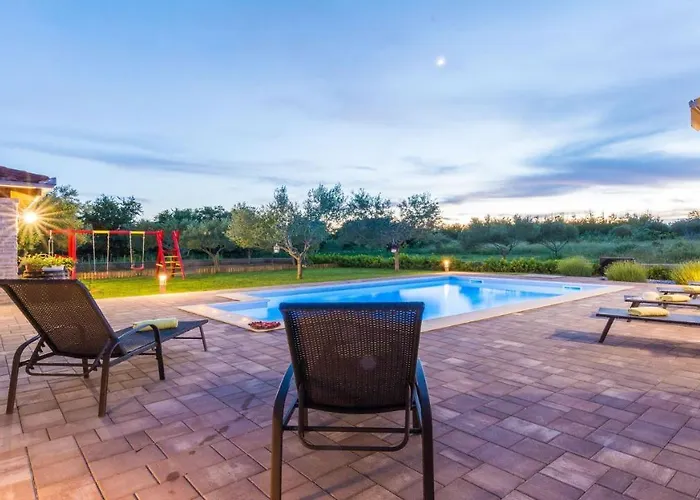 Mia With Heated Pool, Billiards And Large Garden - By Ta Leut Agency
