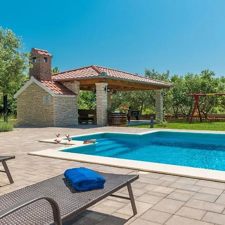 Mia With Heated Pool, Billiards And Large Garden - By Ta Leut Agency Привлака