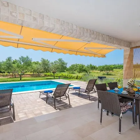 וילה Mia With Heated Pool, Billiards And Large Garden - By Ta Leut Agency