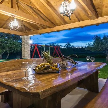 וילה Mia With Heated Pool, Billiards And Large Garden - By Ta Leut Agency