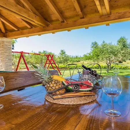 Вилла Mia With Heated Pool, Billiards And Large Garden - By Ta Leut Agency Привлака