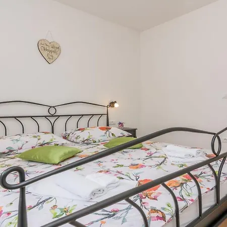 Mia With Heated Pool, Billiards And Large Garden - By Ta Leut Agency Вилла