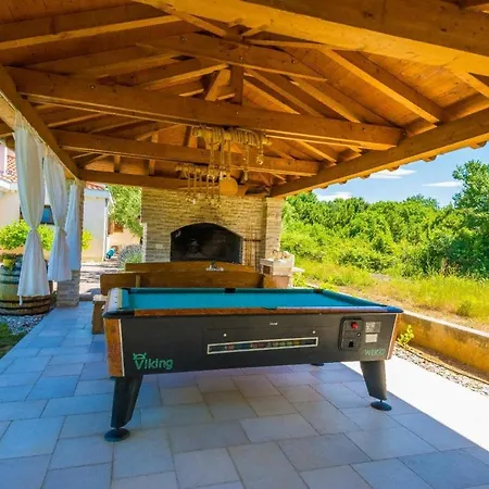 Mia With Heated Pool, Billiards And Large Garden - By Ta Leut Agency Вилла