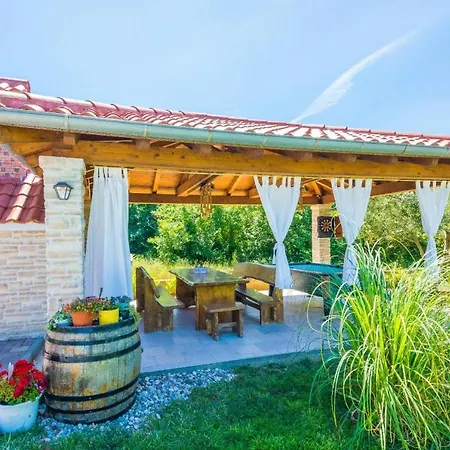 Mia With Heated Pool, Billiards And Large Garden - By Ta Leut Agency * פריבלאקה