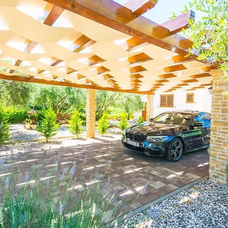 וילה Mia With Heated Pool, Billiards And Large Garden - By Ta Leut Agency