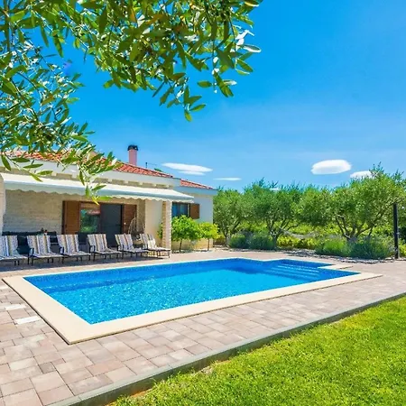 Mia With Heated Pool, Billiards And Large Garden - By Ta Leut Agency * פריבלאקה