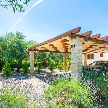 Mia With Heated Pool, Billiards And Large Garden - By Ta Leut Agency וילה