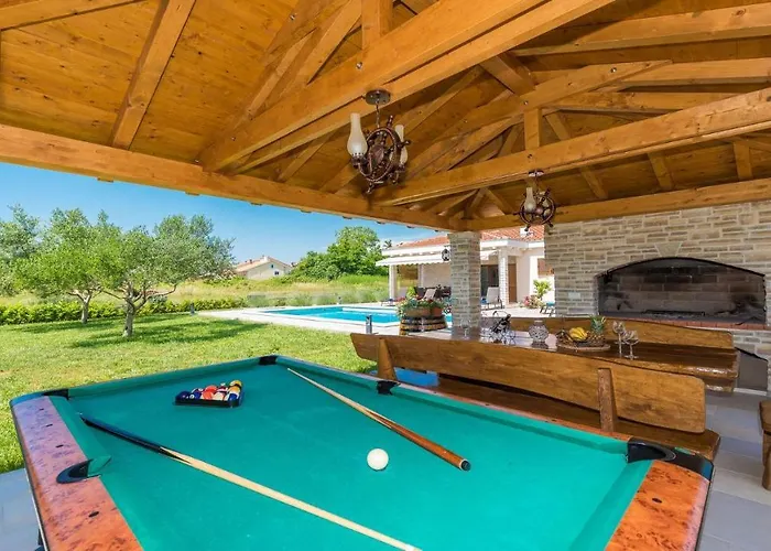 Mia With Heated Pool, Billiards And Large Garden - By Ta Leut Agency *