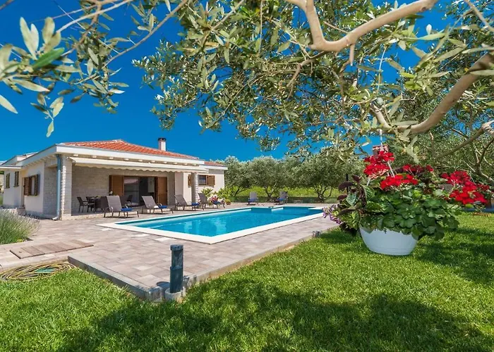 Mia With Heated Pool, Billiards And Large Garden - By Ta Leut Agency * Привлака
