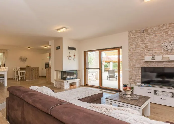 Mia With Heated Pool, Billiards And Large Garden - By Ta Leut Agency Villa Privlaka (Zadar)