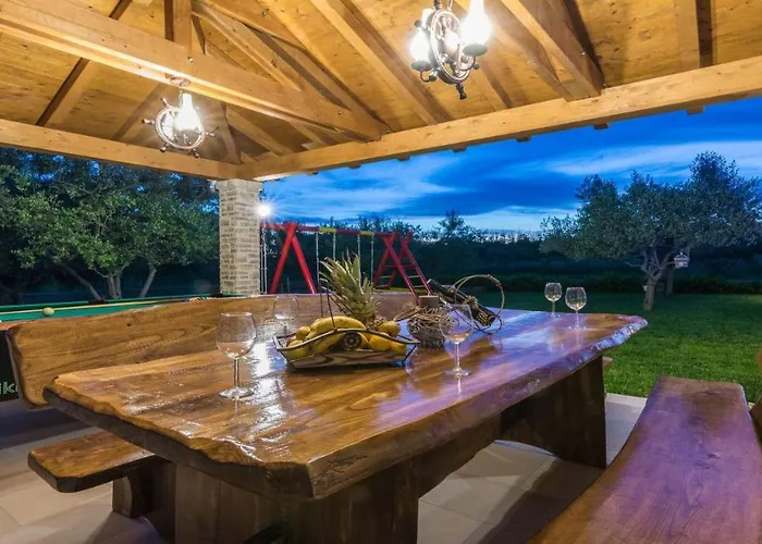 Вилла Mia With Heated Pool, Billiards And Large Garden - By Ta Leut Agency