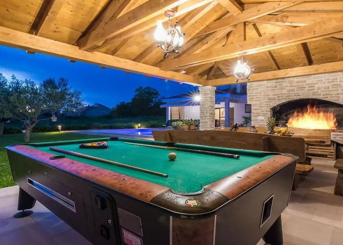 Villa Mia With Heated Pool, Billiards And Large Garden - By Ta Leut Agency
