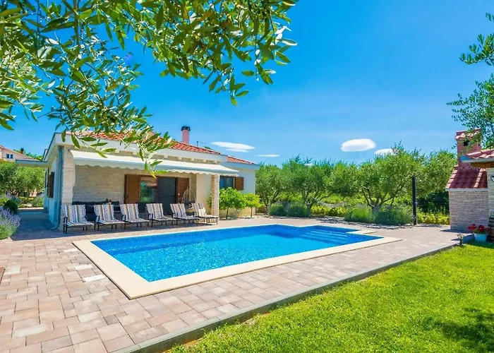 Mia With Heated Pool, Billiards And Large Garden - By Ta Leut Agency * Привлака